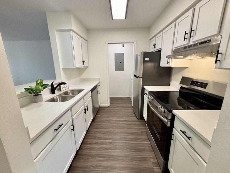 Primary Photo - Crown Ridge Apartments