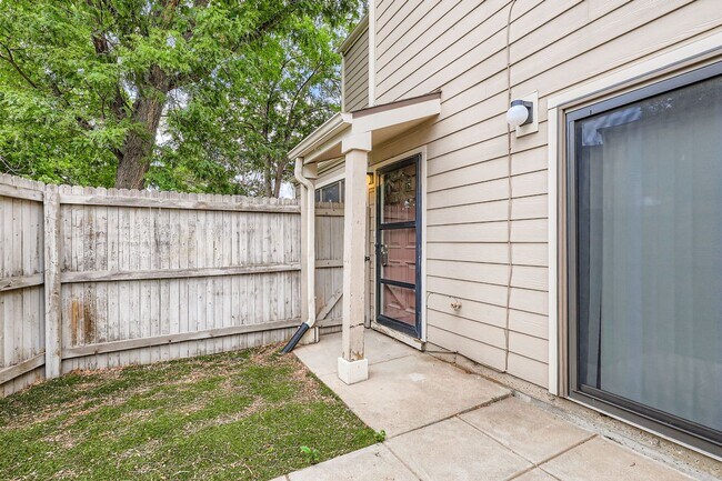 Building Photo - Modern 3-Bedroom Home in Arvada with Commu...