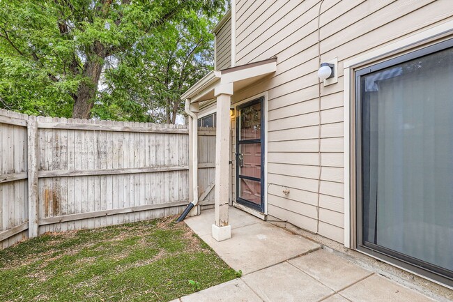 Building Photo - Stunning 3/2.5 home in Arvada!
