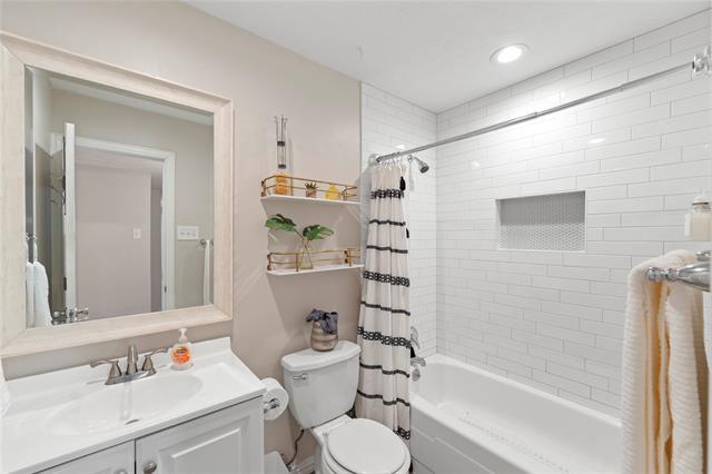 Building Photo - 5005 Overton Cir