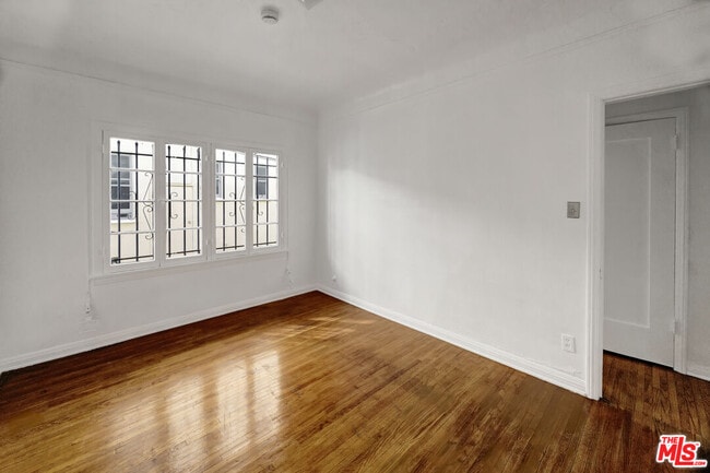 Building Photo - 351 N Sierra Bonita Ave