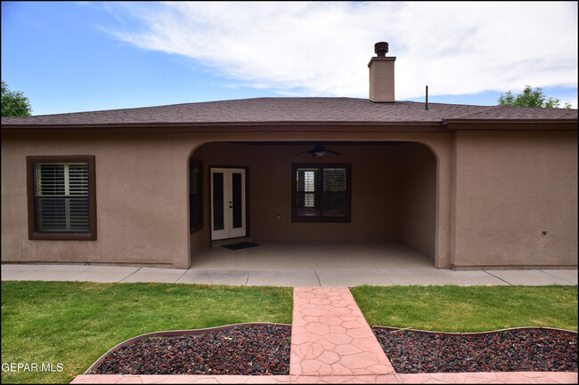 Building Photo - 7337 Black Mesa Dr