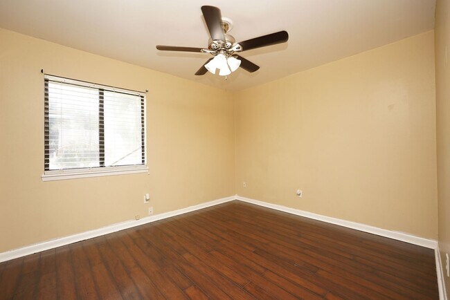 Building Photo - 104 Cedar Ridge Way
