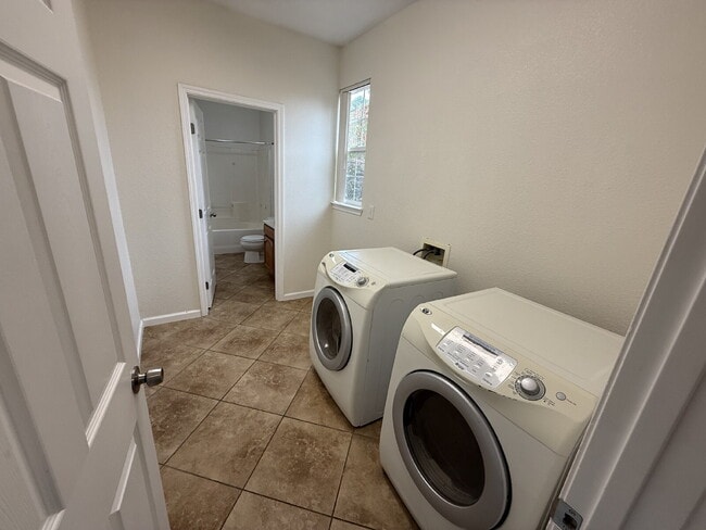 Building Photo - Spacious 4 Bedroom 2 Bath Home Nestled in ...