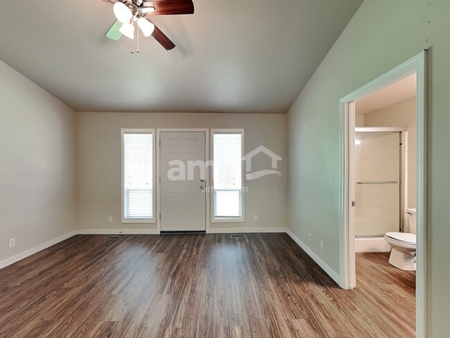 Building Photo - 257 S Delphinium Ave