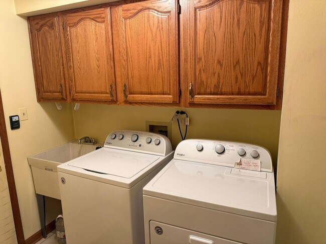 Building Photo - 229 Shea Dr