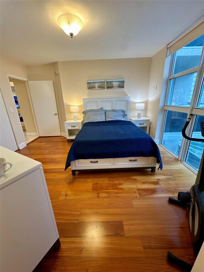 Building Photo - 19111 Collins Ave