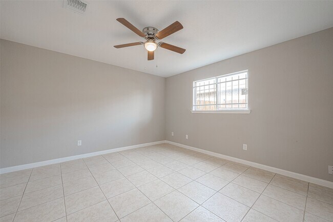 Building Photo - 8714 Valley Flag Dr