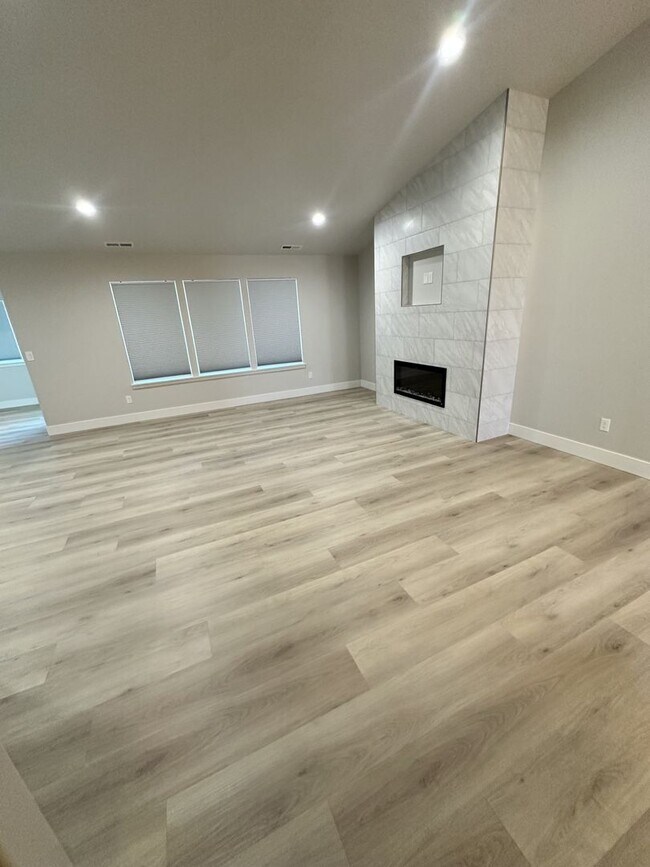 Building Photo - Beautiful 3-Bedroom, 2 Bath Home in Pasco!