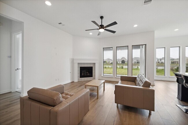 Building Photo - 645 Cape Capri Dr