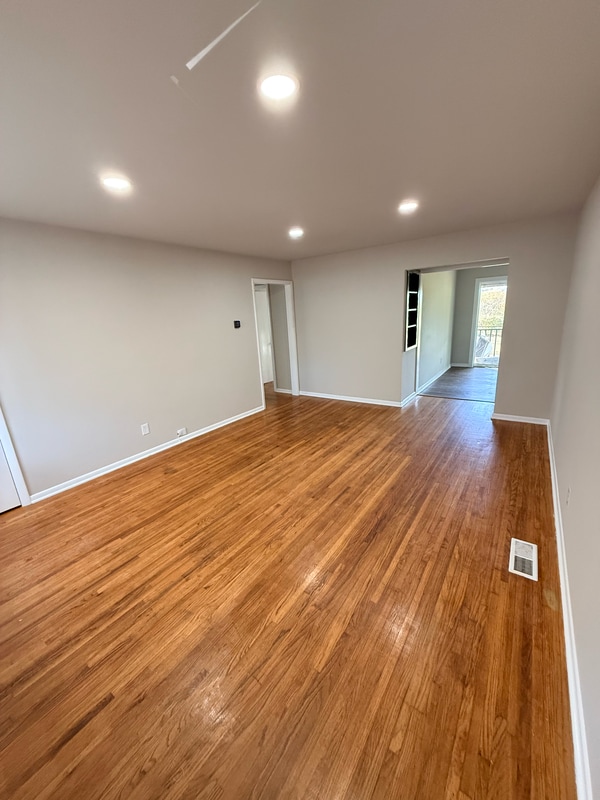 Building Photo - 744 N Moccasin St