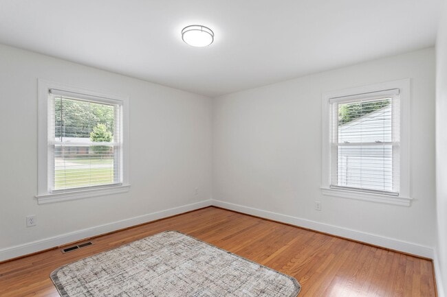 Building Photo - RENOVATED Three Bedroom Home!
