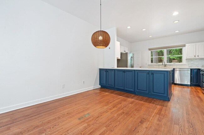 Building Photo - *APPLICATIONS PENDING* Bolin Creek 4 Bedroom House with Fabulous Forest Views Available May 15!