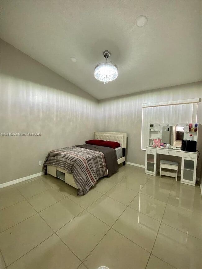 Building Photo - 405 SW 183rd Way