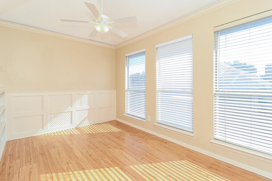 Building Photo - 18930 Ravenglen Ct