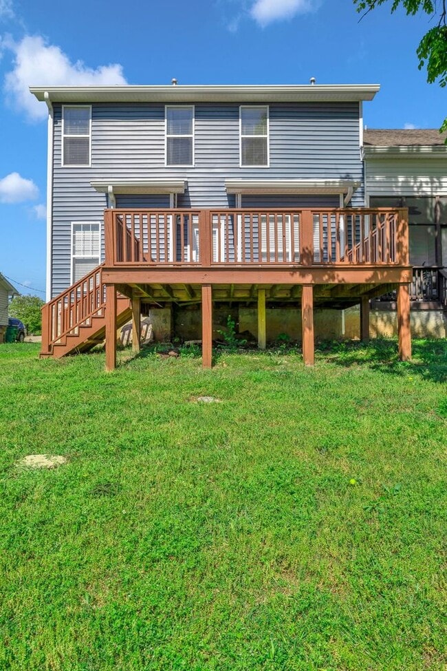 Building Photo - Beautiful and light-filled home in the desirable Normandy Place community located in Nashville’s ...