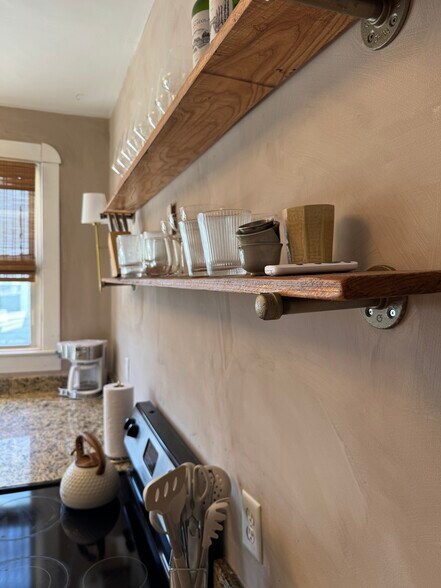 Building Photo - 951 Tecumseh St