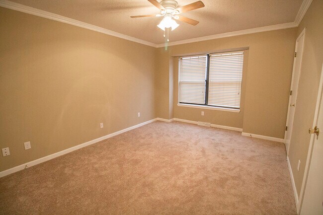 Building Photo - 4303 Brookview Terrace