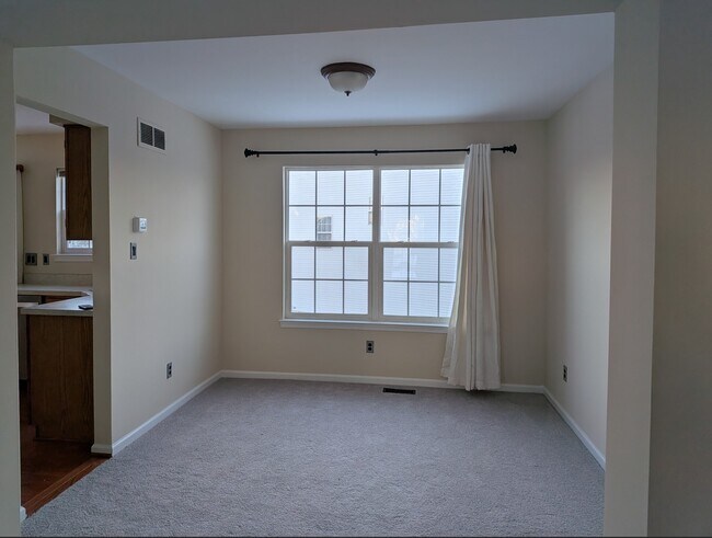 Building Photo - 906 Hamilton Rd