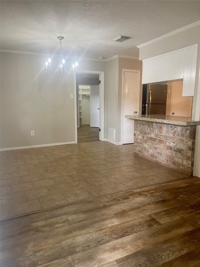 Building Photo - 2115 Yorktown Ct S