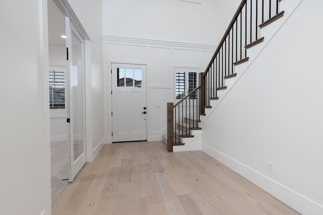 Building Photo - 6 bed / 4 bath / 3 car garage custom home in Pecan Valley