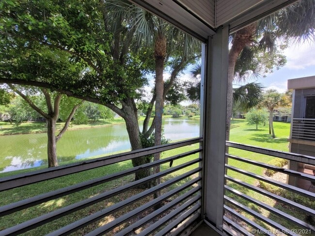 Building Photo - 4261 W Palm Aire Dr