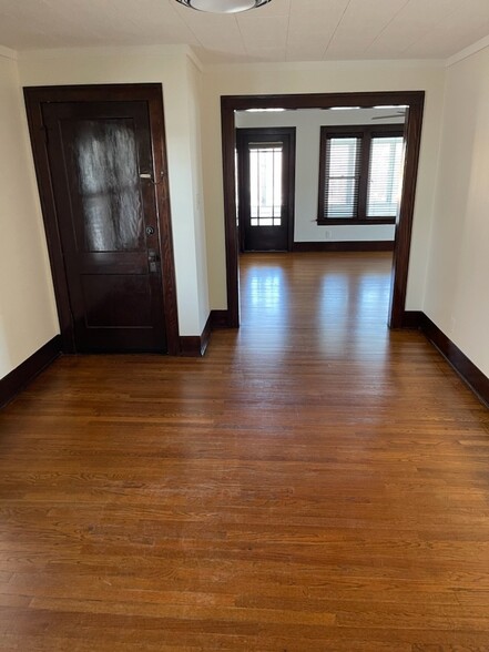 Building Photo - 712 Broad St