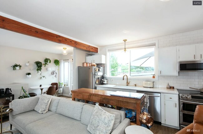 Building Photo - 2606 E Madison St