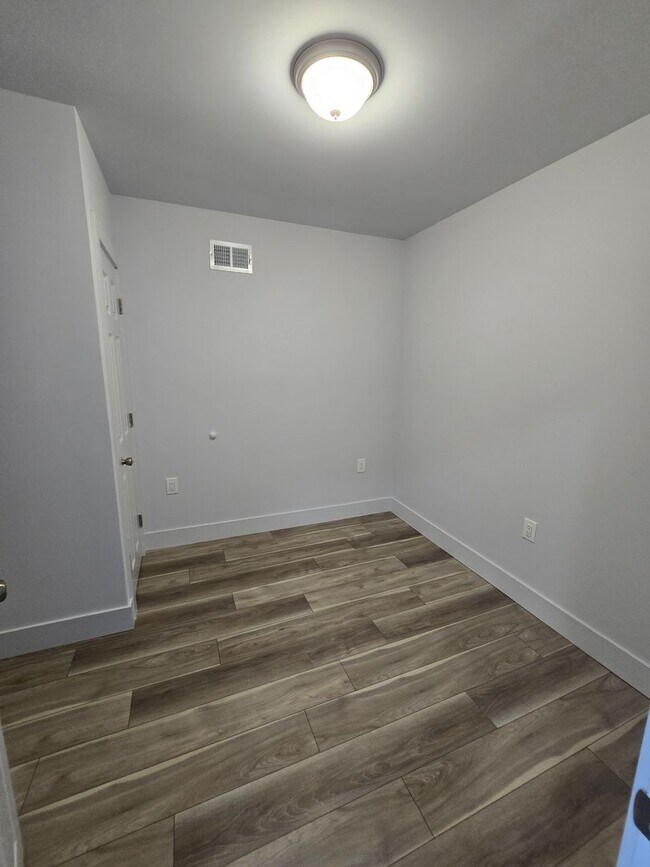 Building Photo - Gorgeous Fully Renovated 3-Bedroom Home | ...