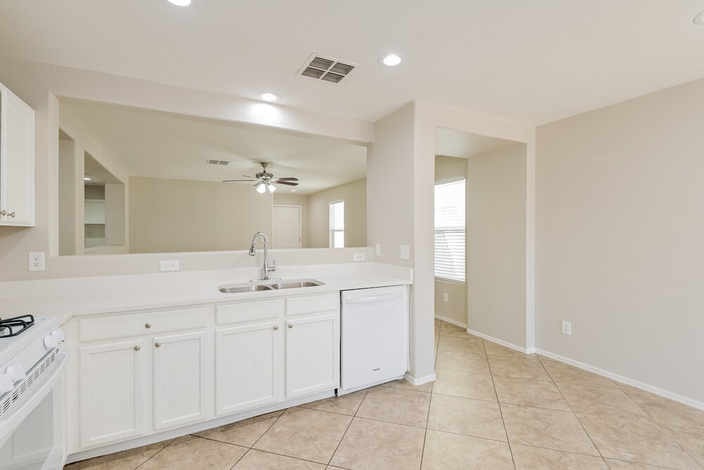 Building Photo - 6329 S Sunrise Valley Dr
