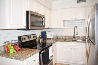 Building Photo - 3215 W Swann Ave