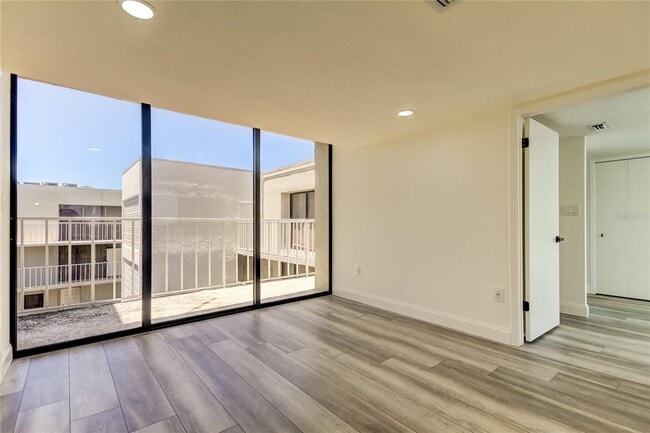 Building Photo - 500 N Osceola Ave