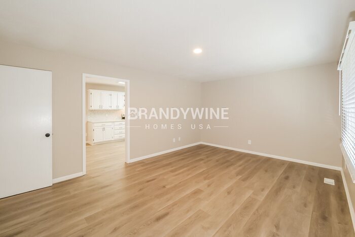 Building Photo - 941 NE Bristol Dr