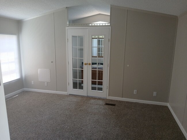 Building Photo - Mobile Home For Sale