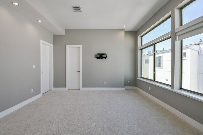 Building Photo - 3215 Garrow St