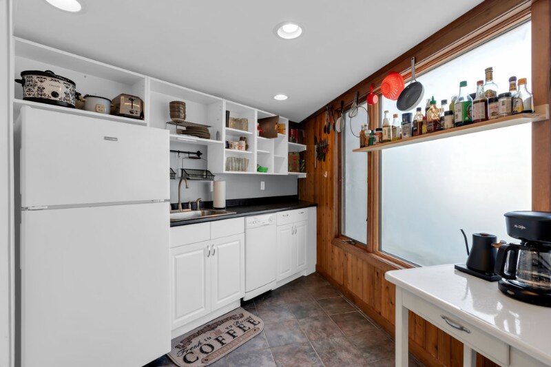 Building Photo - 51 Laurel Ave