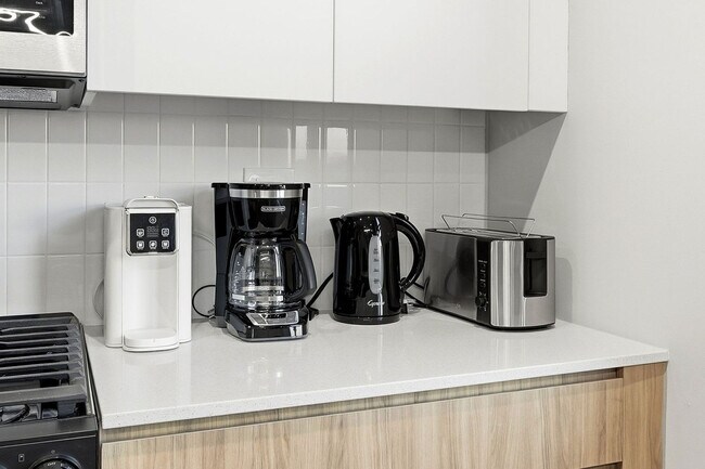 Building Photo - 6044 N Winthrop Ave