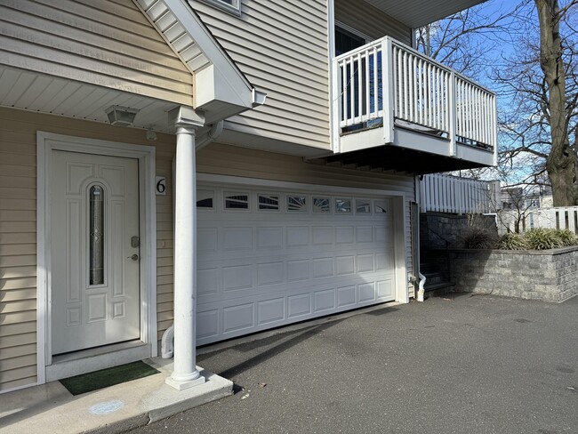 Building Photo - 40 Ferris Ave