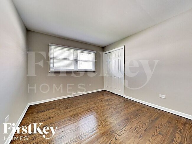 Building Photo - 16322 Kenwood Ave