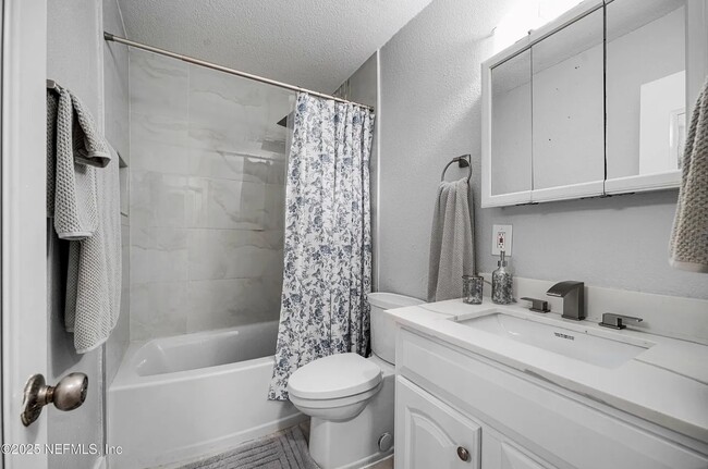 Building Photo - 4315 Plaza Gate Ln S