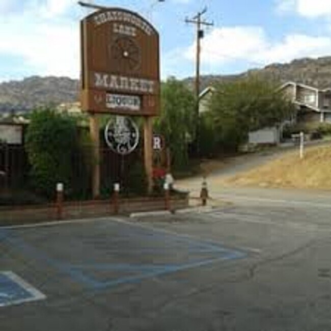 Building Photo - Completely remodeled 2bed/2bath cottage in...