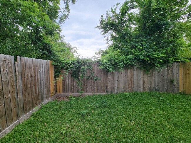 Building Photo - 8014 Huntington Spgs Ln