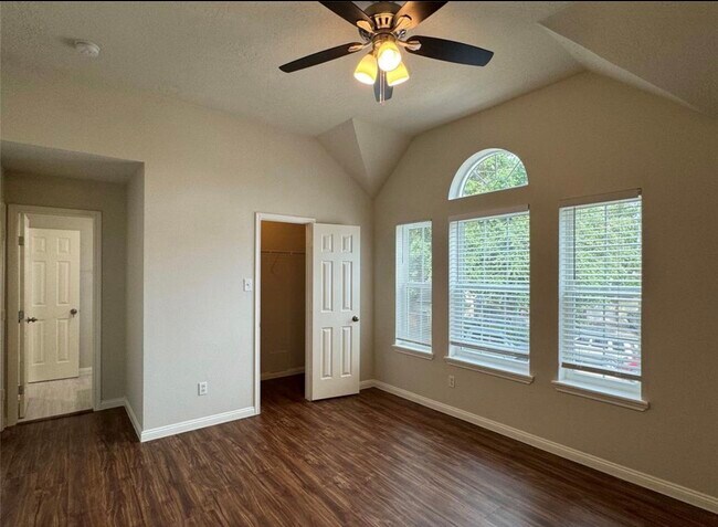 Building Photo - 5015 Cottonglen Ct