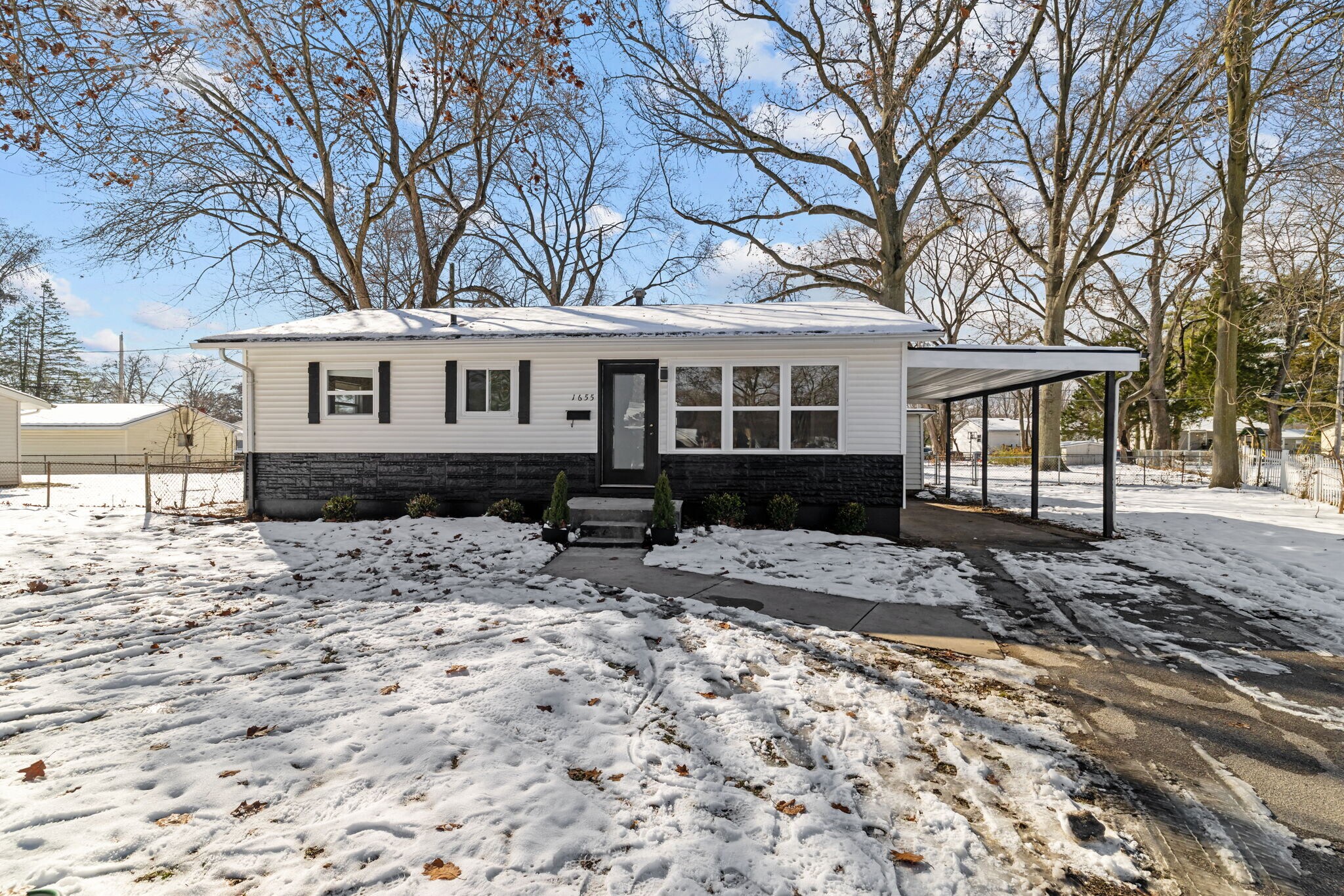 Building Photo - 1655 Fenmore Dr