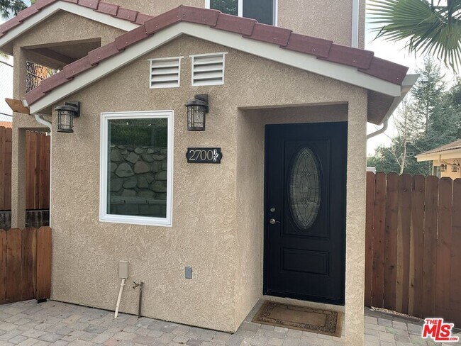 Building Photo - 2700 Los Olivos Ln