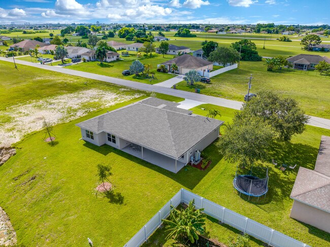 Building Photo - 1621 NE 17th Terrace