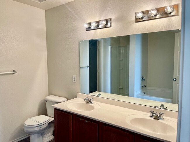 Building Photo - Newer 2 Story Home in Burleson with Commun...