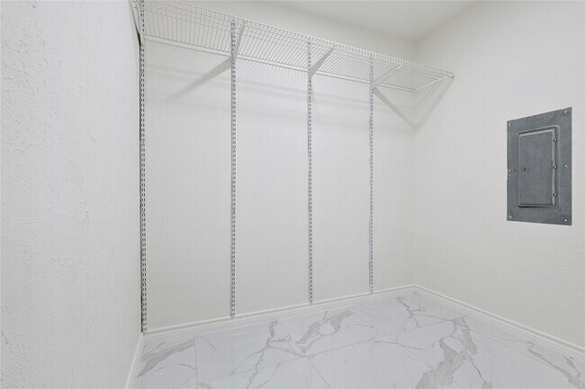 Building Photo - 6814 Loch Langham Dr