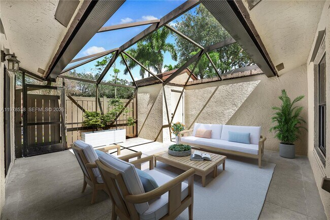 Building Photo - 2616 Carambola Cir N