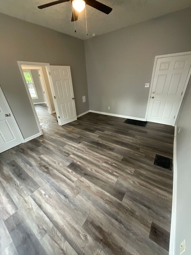 Building Photo - *August 2028* 5 Bedroom house 1 block off Kirkwood FULLY RENOVATED